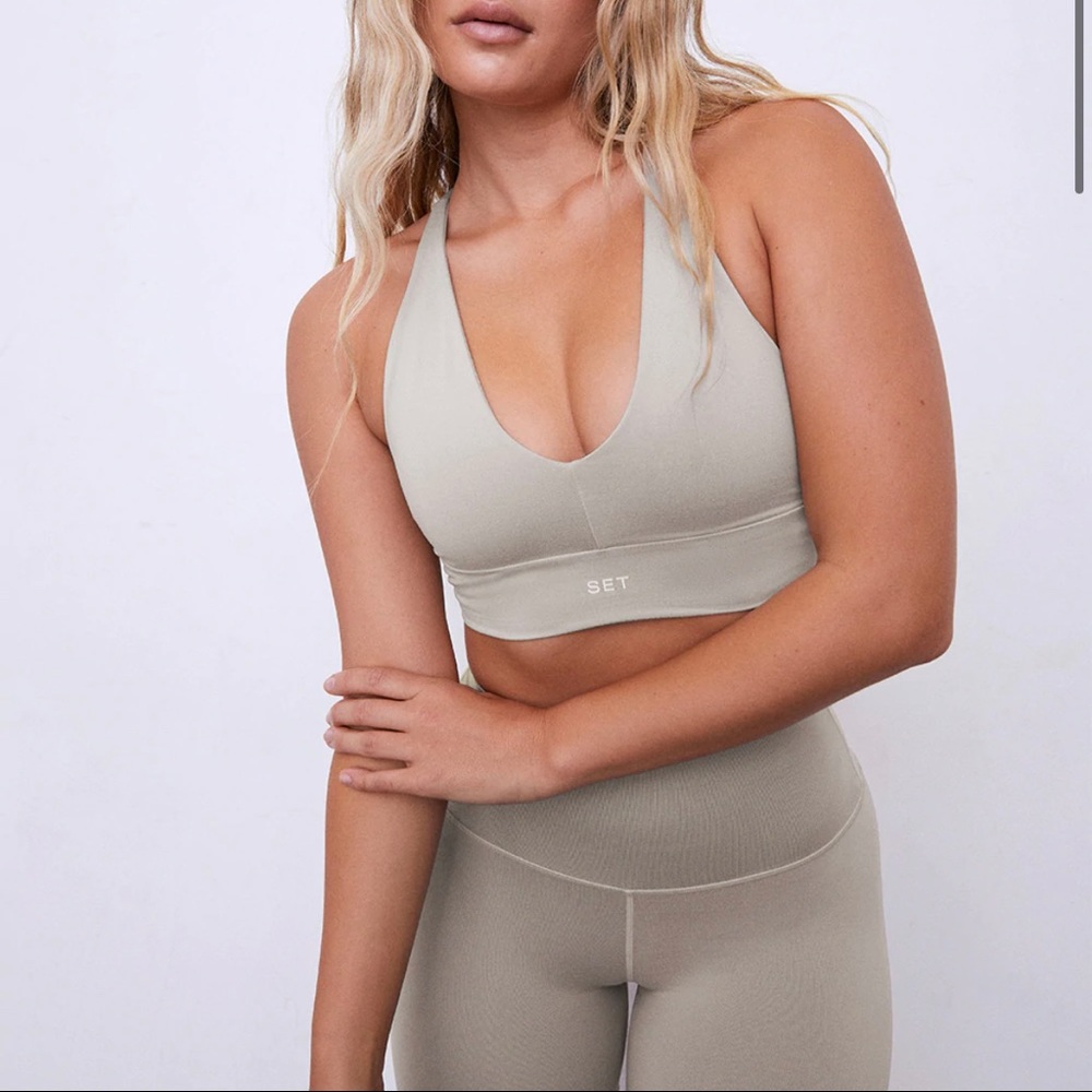 SET active Luxform sports bra & legging set in colour dune.